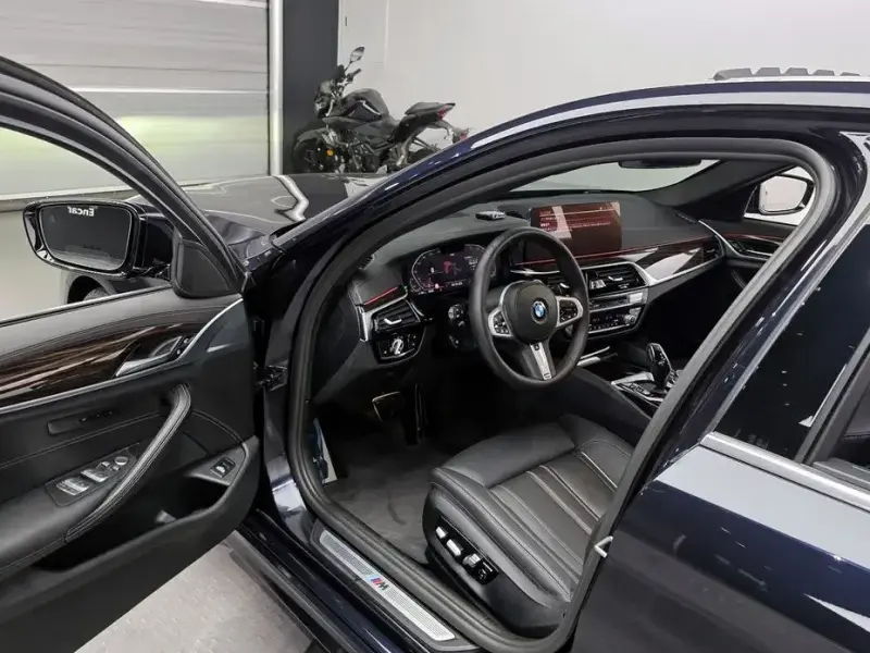 2022 BMW 5 серии с пробегом 9 896 км