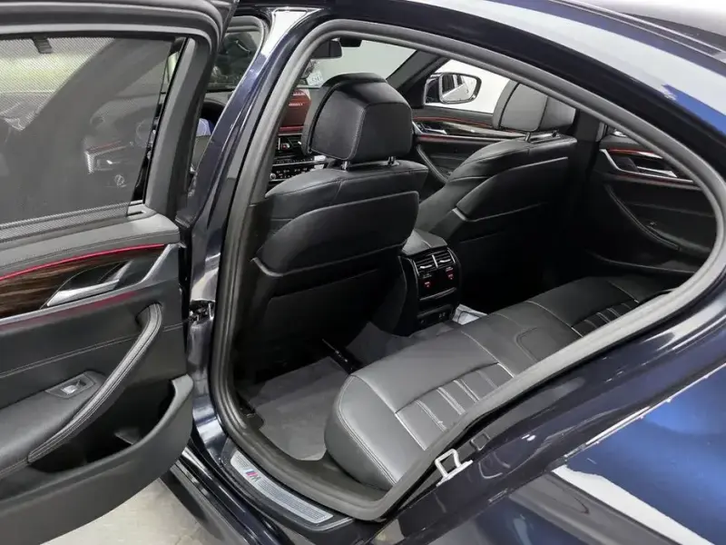 2022 BMW 5 серии с пробегом 9 896 км