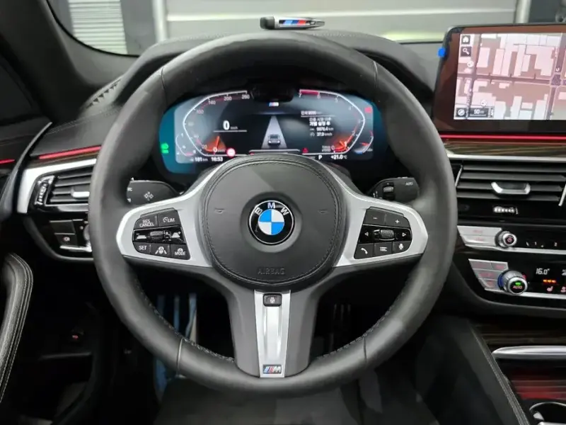 2022 BMW 5 серии с пробегом 9 896 км