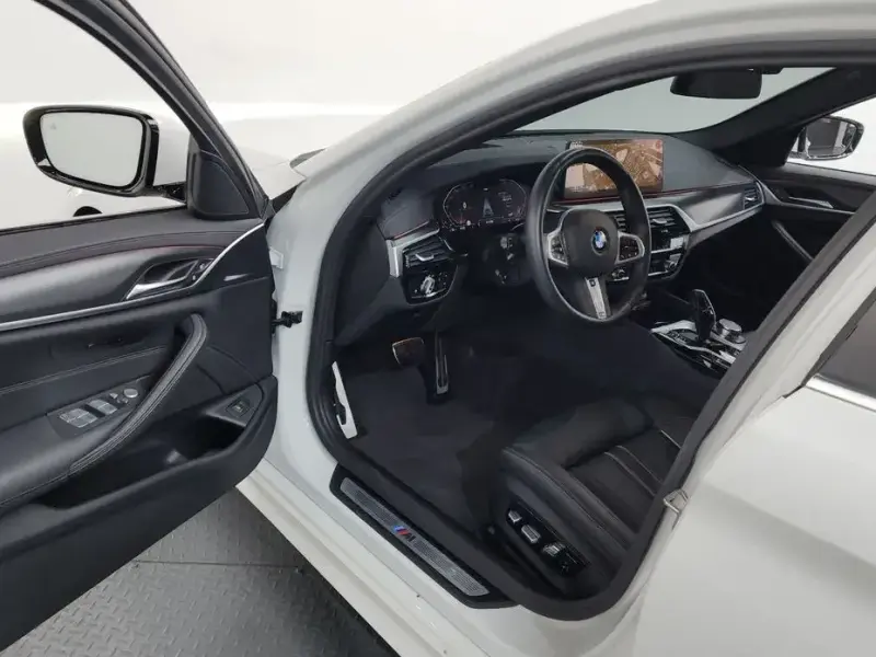 2022 BMW 5 серии с пробегом 11 316 км