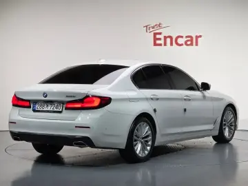 2022 BMW 5 серии с пробегом 9 385 км