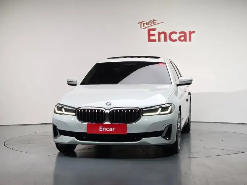 2022 BMW 5 серии с пробегом 9 385 км