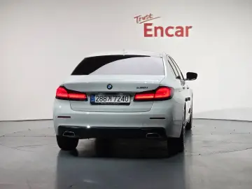 2022 BMW 5 серии с пробегом 9 385 км