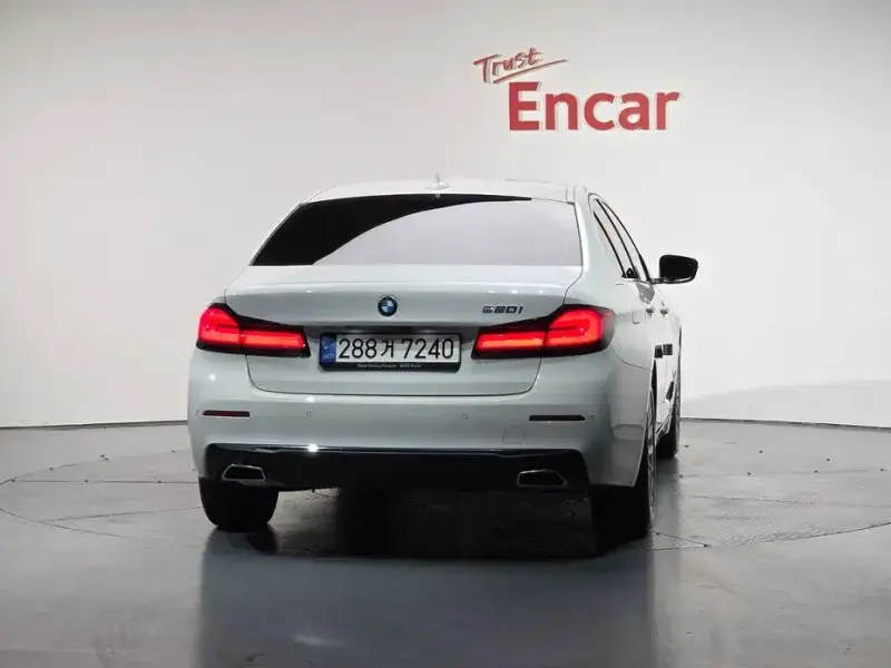 2022 BMW 5 серии с пробегом 9 385 км