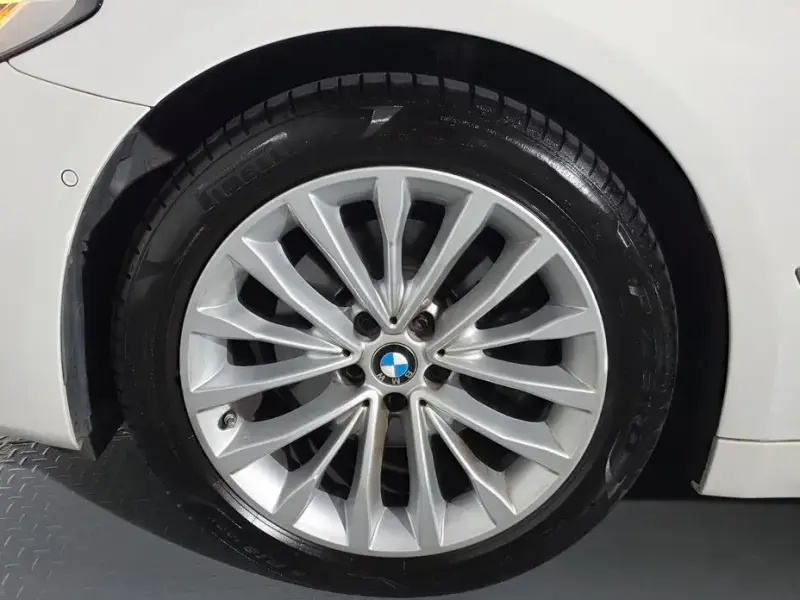 2022 BMW 5 серии с пробегом 9 385 км