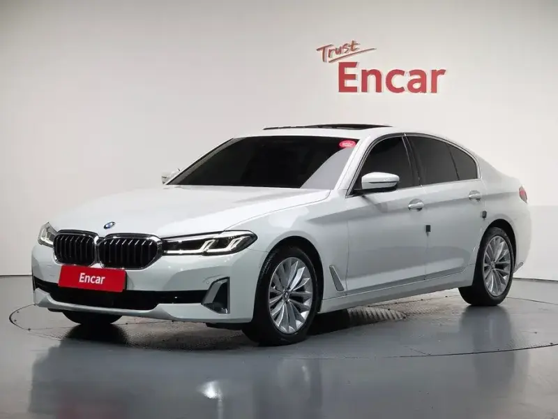 2022 BMW 5 серии с пробегом 9 385 км