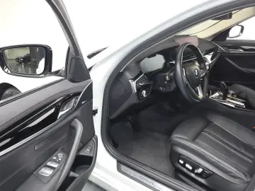 2022 BMW 5 серии с пробегом 9 385 км