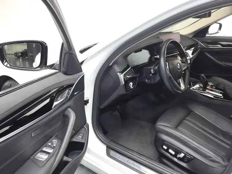 2022 BMW 5 серии с пробегом 9 385 км