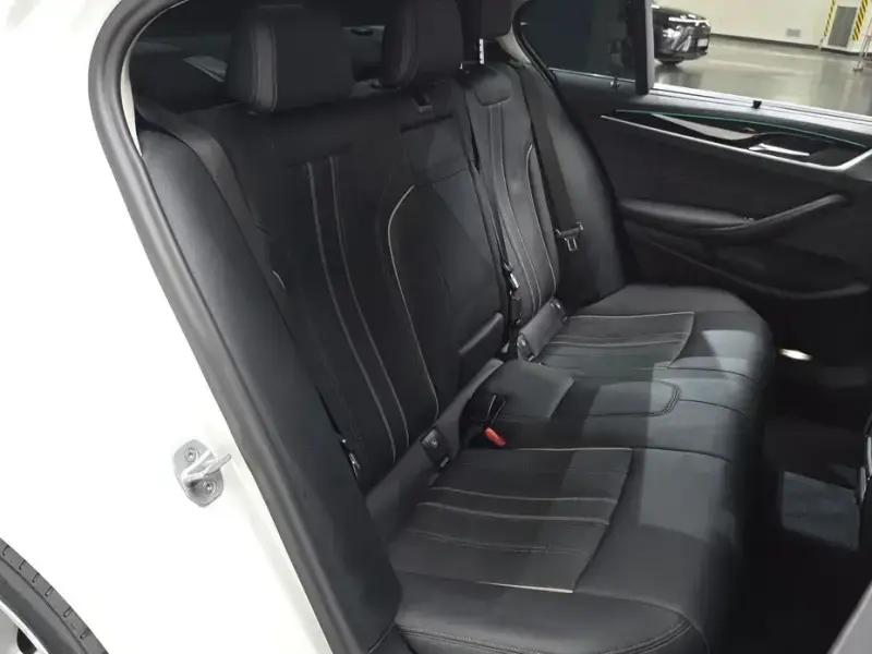 2022 BMW 5 серии с пробегом 9 385 км
