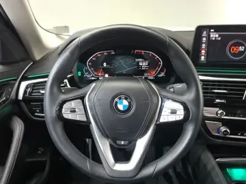 2022 BMW 5 серии с пробегом 9 385 км