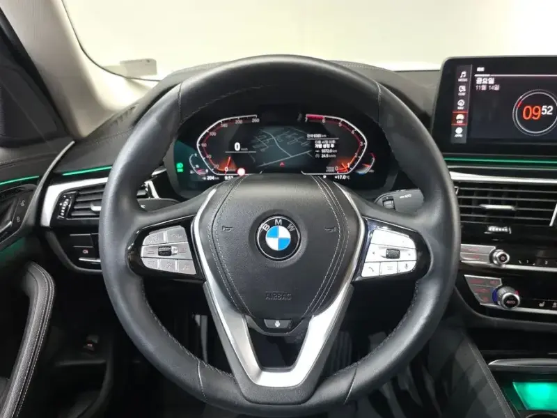 2022 BMW 5 серии с пробегом 9 385 км