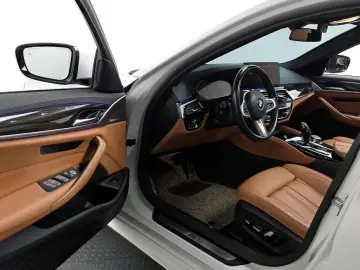 2022 BMW 5 серии с пробегом 75 067 км