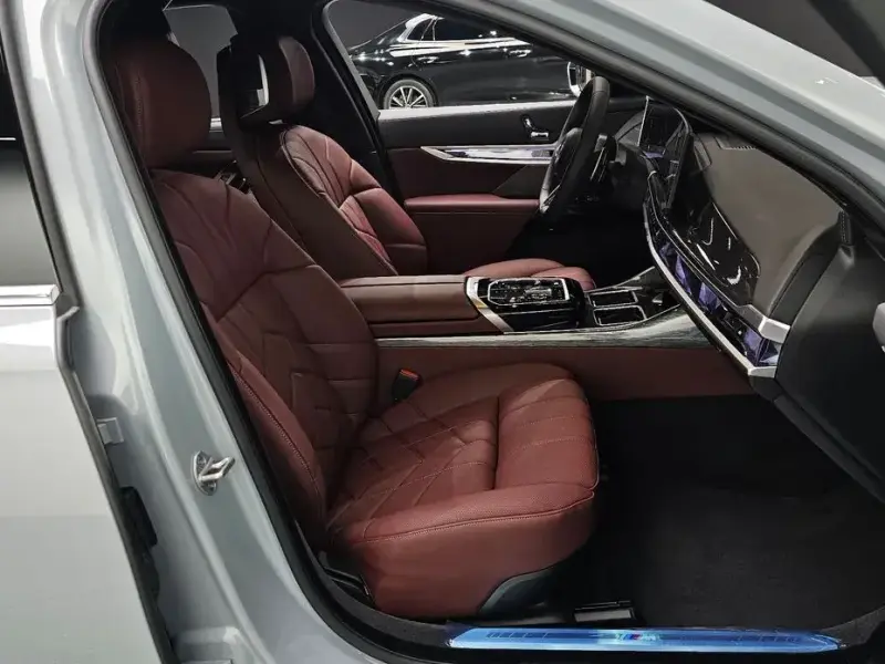 2025 BMW 7 серии с пробегом 2 428 км