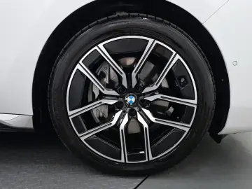 2025 BMW 7 серии с пробегом 21 272 км