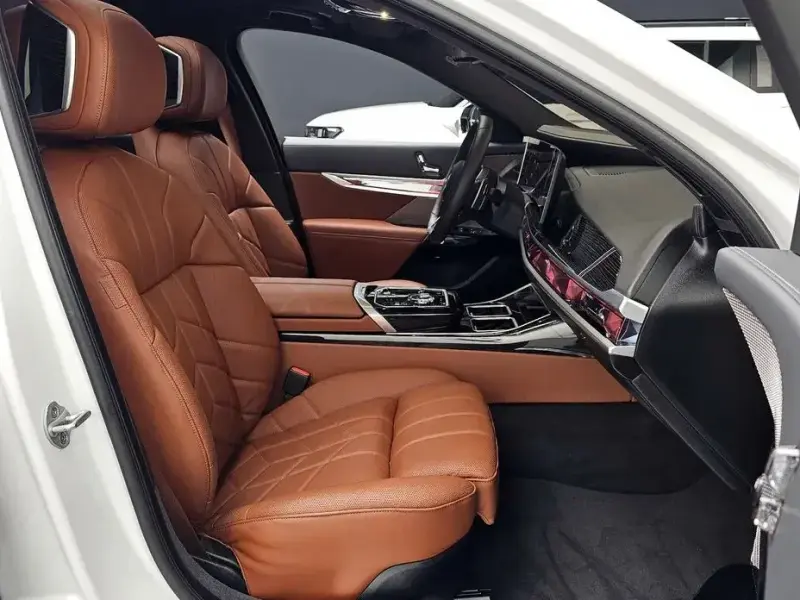 2025 BMW 7 серии с пробегом 21 272 км