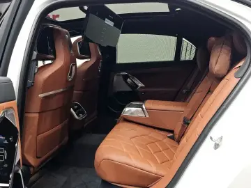 2025 BMW 7 серии с пробегом 21 272 км