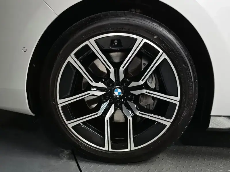 2024 BMW 7 серии с пробегом 12 930 км