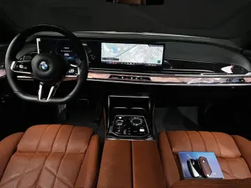 2024 BMW 7 серии с пробегом 12 930 км