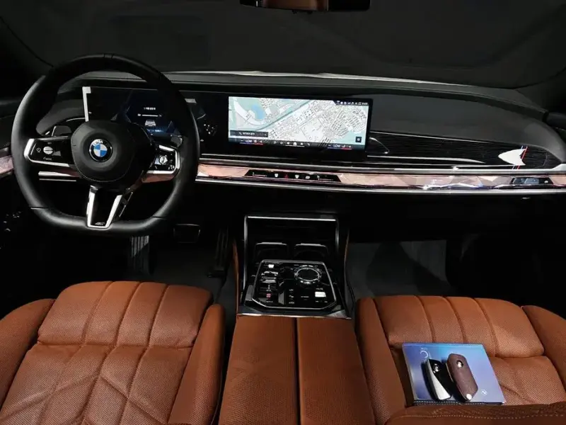 2024 BMW 7 серии с пробегом 12 930 км