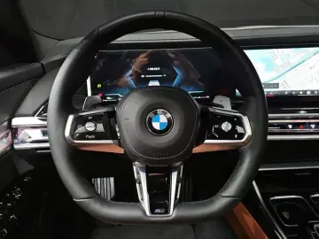 2024 BMW 7 серии с пробегом 12 930 км