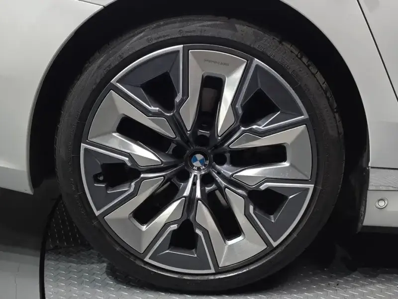 2025 BMW 7 серии с пробегом 7 831 км