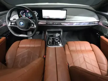 2025 BMW 7 серии с пробегом 7 831 км