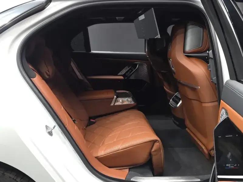 2025 BMW 7 серии с пробегом 7 831 км