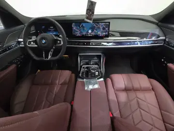 2025 BMW 7 серии с пробегом 18 437 км