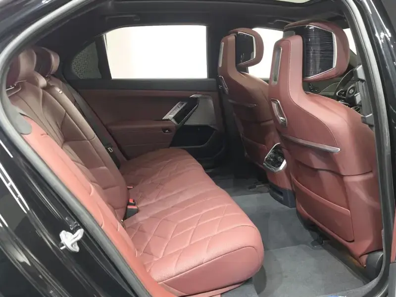2025 BMW 7 серии с пробегом 18 437 км