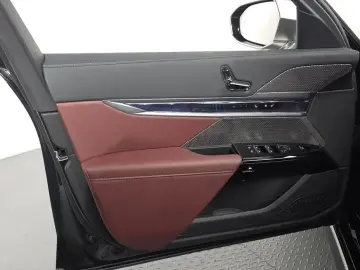 2025 BMW 7 серии с пробегом 18 437 км