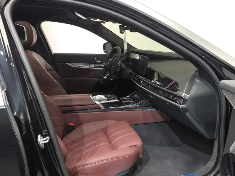 2025 BMW 7 серии с пробегом 18 437 км