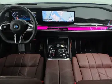 2025 BMW 7 серии с пробегом 12 584 км