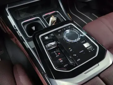2025 BMW 7 серии с пробегом 12 584 км