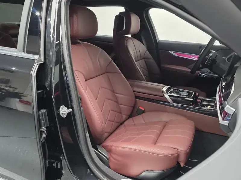 2025 BMW 7 серии с пробегом 12 584 км