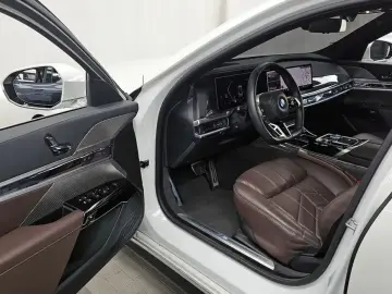 2023 BMW 7 серии с пробегом 38 486 км