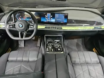 2025 BMW 7 серии с пробегом 10 229 км