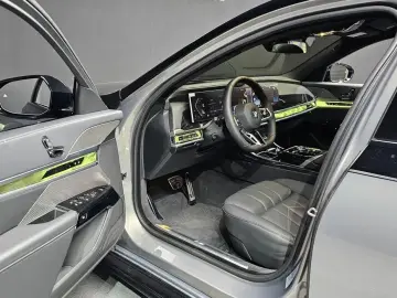 2025 BMW 7 серии с пробегом 10 229 км