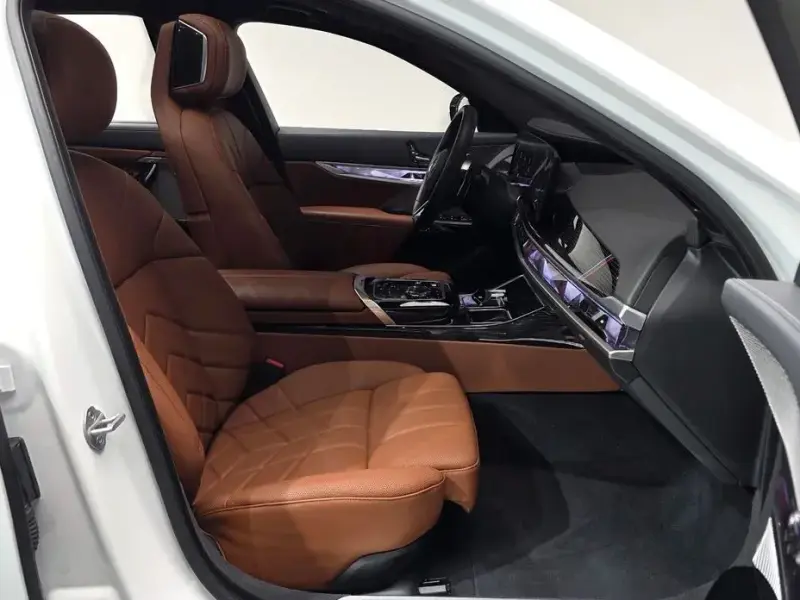 2025 BMW 7 серии с пробегом 5 818 км
