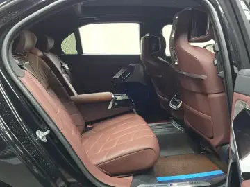 2025 BMW 7 серии с пробегом 17 546 км