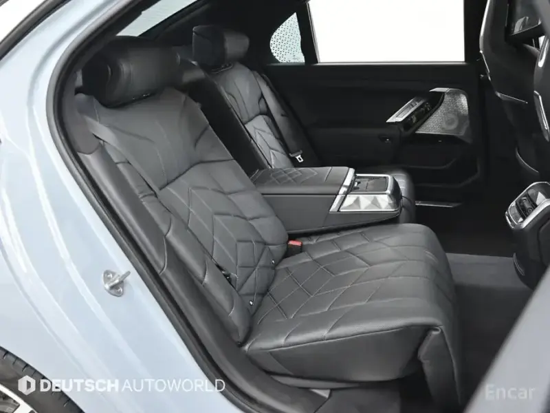 2023 BMW 7 серии с пробегом 33 953 км