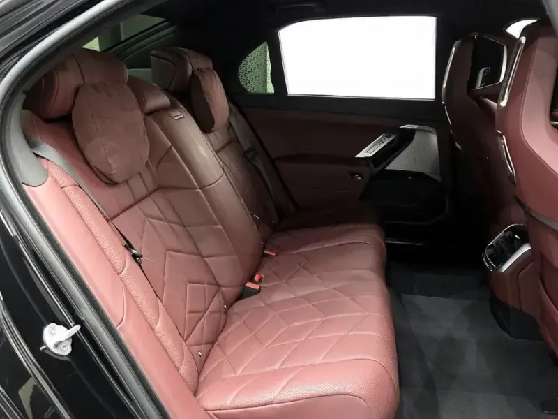 2025 BMW 7 серии с пробегом 15 398 км
