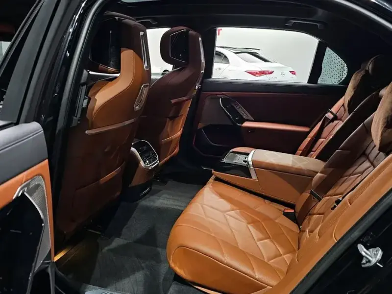 2025 BMW 7 серии с пробегом 15 072 км