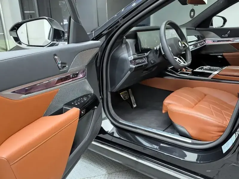 2025 BMW 7 серии с пробегом 8 375 км