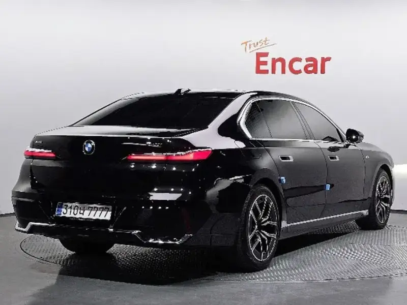 2025 BMW 7 серии с пробегом 17 689 км
