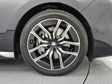 2025 BMW 7 серии с пробегом 17 689 км