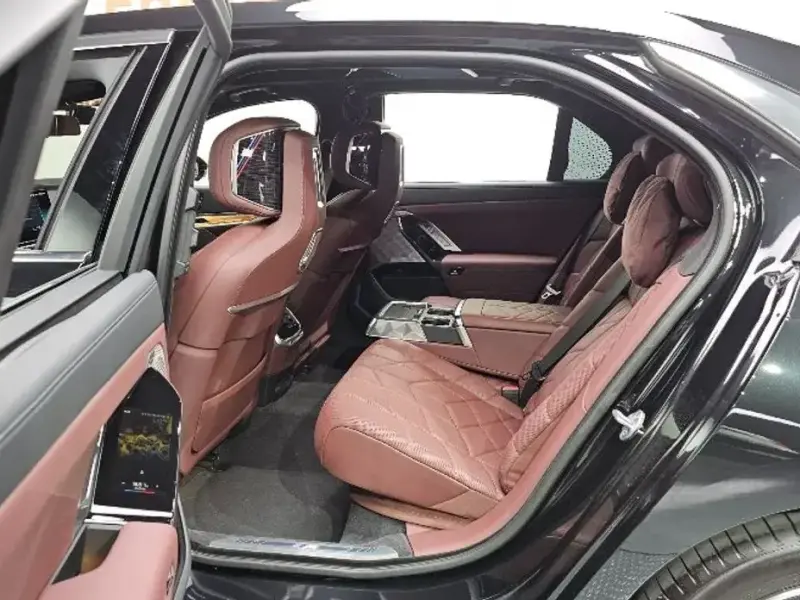 2025 BMW 7 серии с пробегом 17 689 км