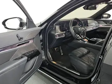 2024 BMW 7 серии с пробегом 25 343 км