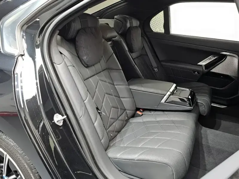 2024 BMW 7 серии с пробегом 25 343 км