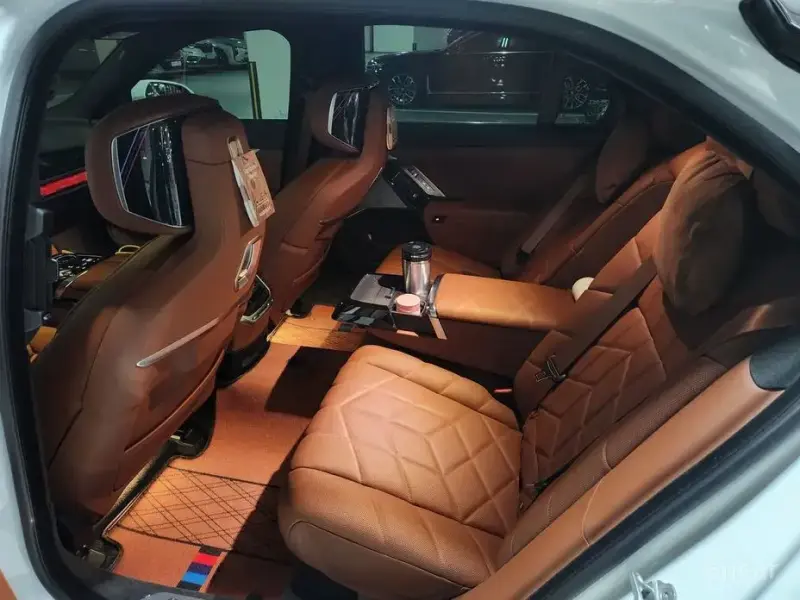 2025 BMW 7 серии с пробегом 18 000 км