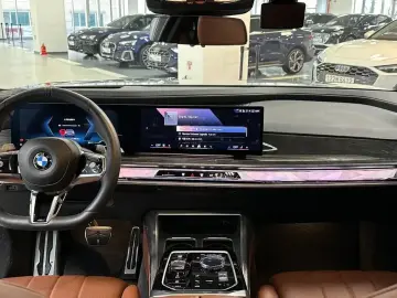 2024 BMW 7 серии с пробегом 15 349 км